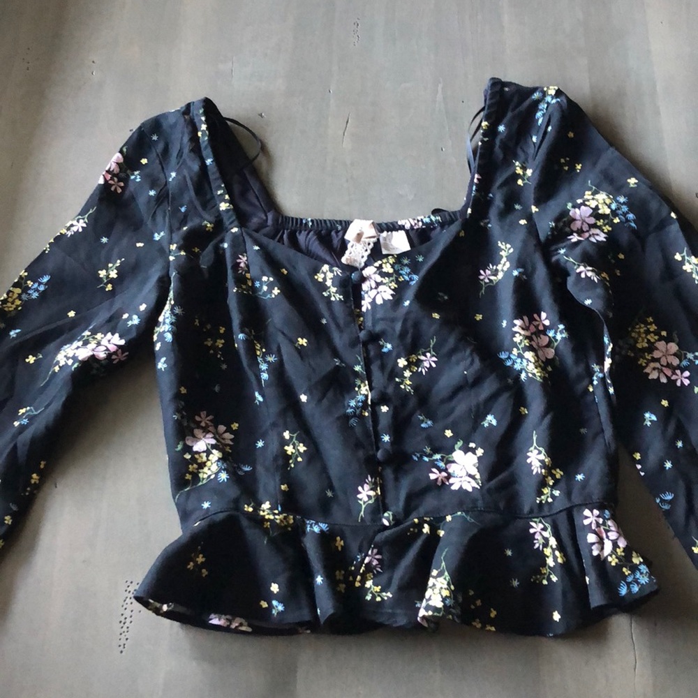 Black floral button up long sleeve crop